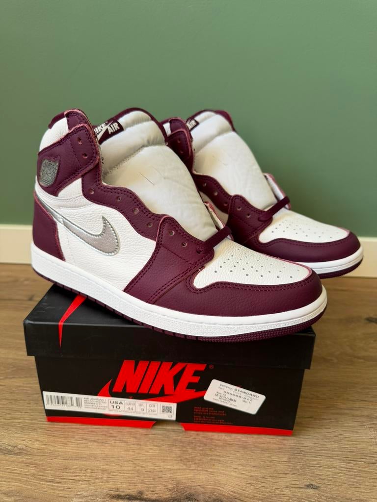 Nike Air Jordan 1 Retro High OG Bordeaux maat 44, Overige kleuren, Nieuw, Ophalen of Verzenden, Sneakers of Gympen