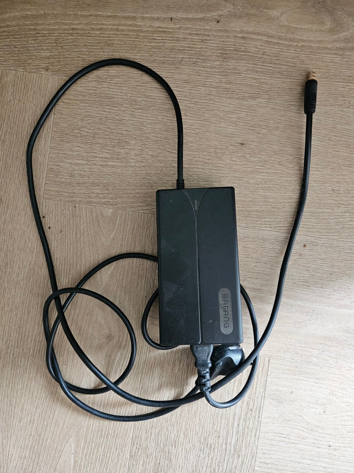 Bafang acculader, nieuwprijs circa 50 euro, Zo goed als nieuw