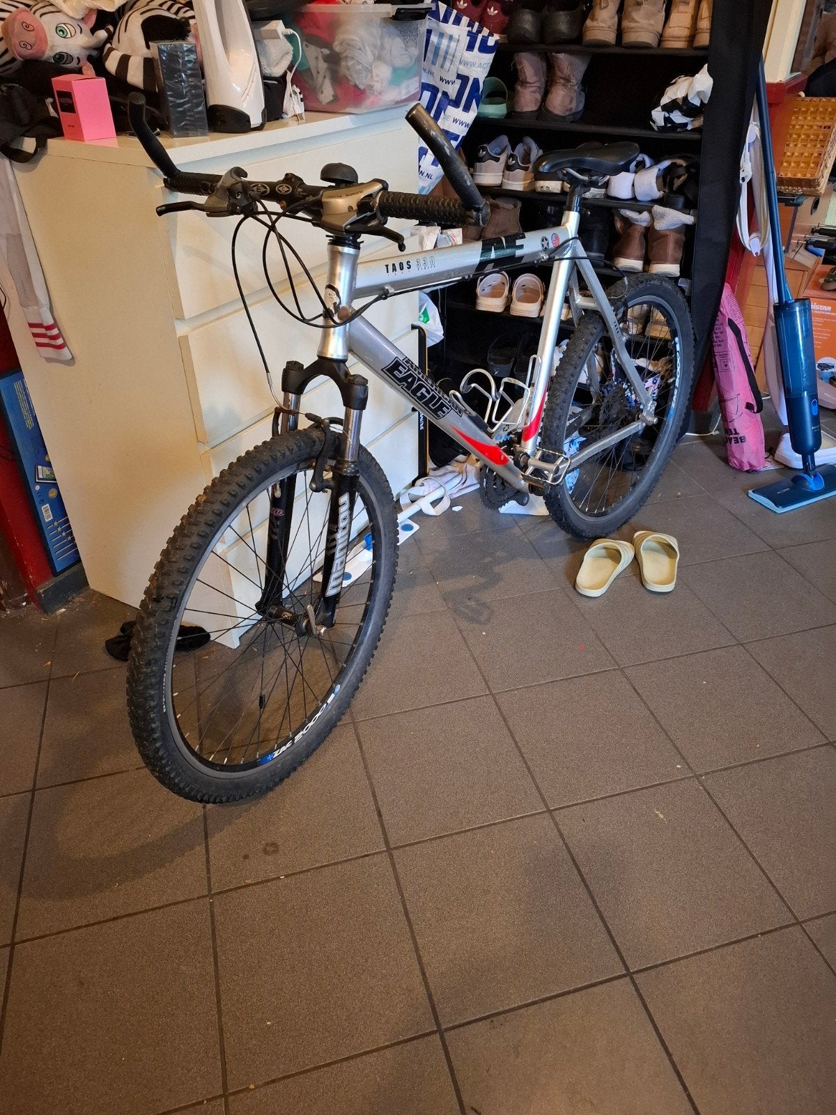 American Eagle TAOS 330 Mountainbike - Zilver/Rood, Gebruikt, Velgrem, 53 tot 57 cm, Ophalen