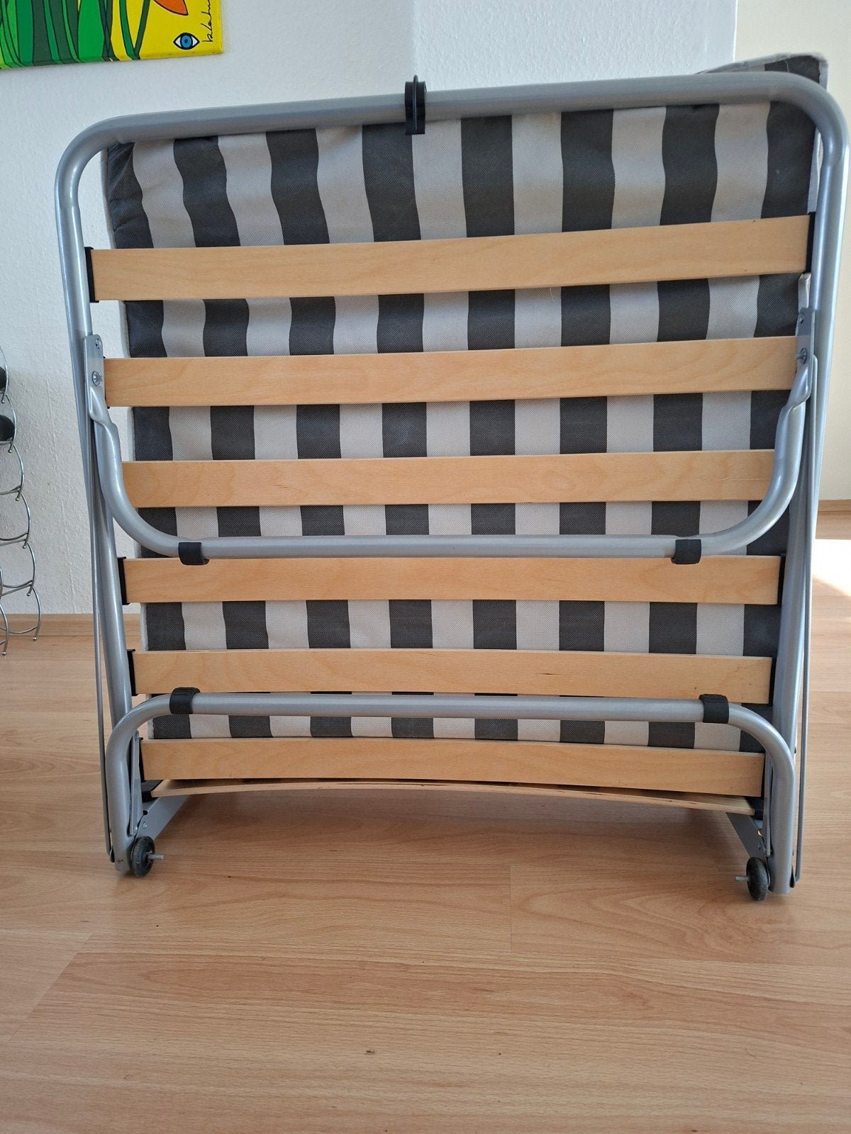 Opklapbaar logeerbed met lattenbodem en matras, Ophalen, Eenpersoons, Praktisch en functioneel, 80 cm