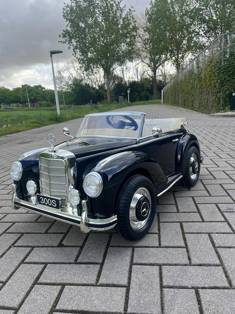 Mini Mercedes-Benz 300S verhuur, Ophalen