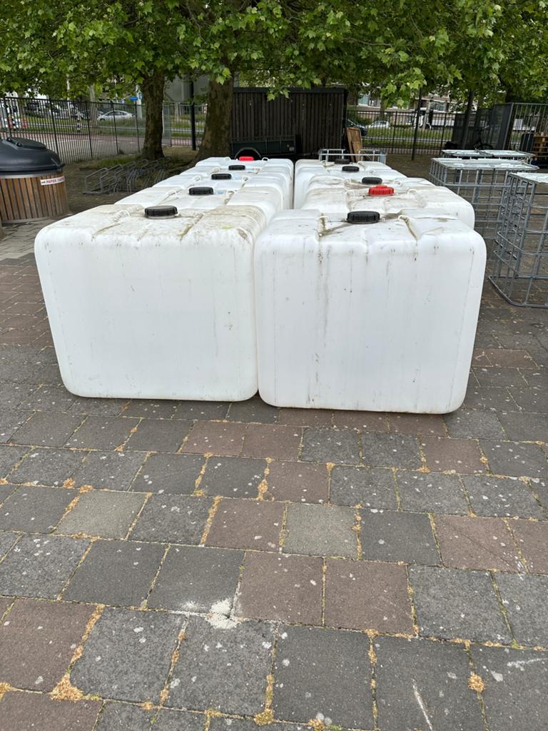 IBC tanks 1000 liter, Tuin en Terras, Regentonnen, 150 liter of meer, Ophalen, Zo goed als nieuw