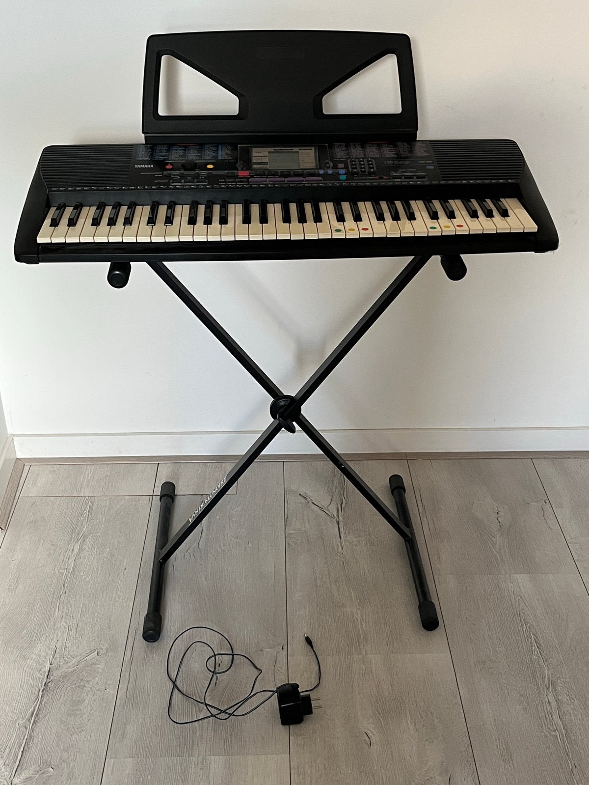 Yamaha PSR-220 Keyboard met standaard, adapter en boeksteun, Muziek en Instrumenten, Ophalen, Yamaha, Met standaard, 61 toetsen