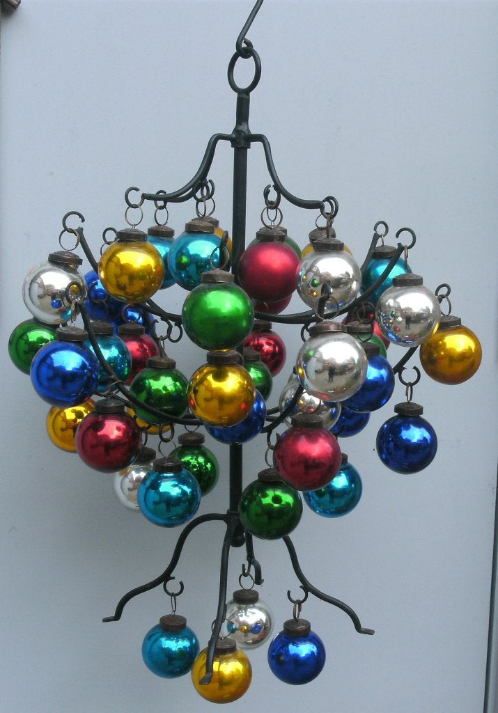 kerstdecoratie . hanger met kerstballen . er mist 1 bal ., Antiek en Kunst, Ophalen of Verzenden