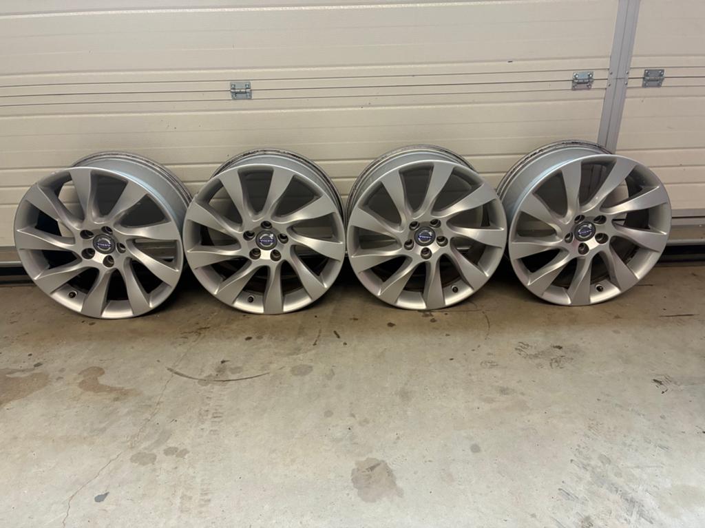 Volvo velgenset "Magni" 8 x 18” zo goed als nieuw, Ophalen, 18 inch, Gebruikt, Velg(en)