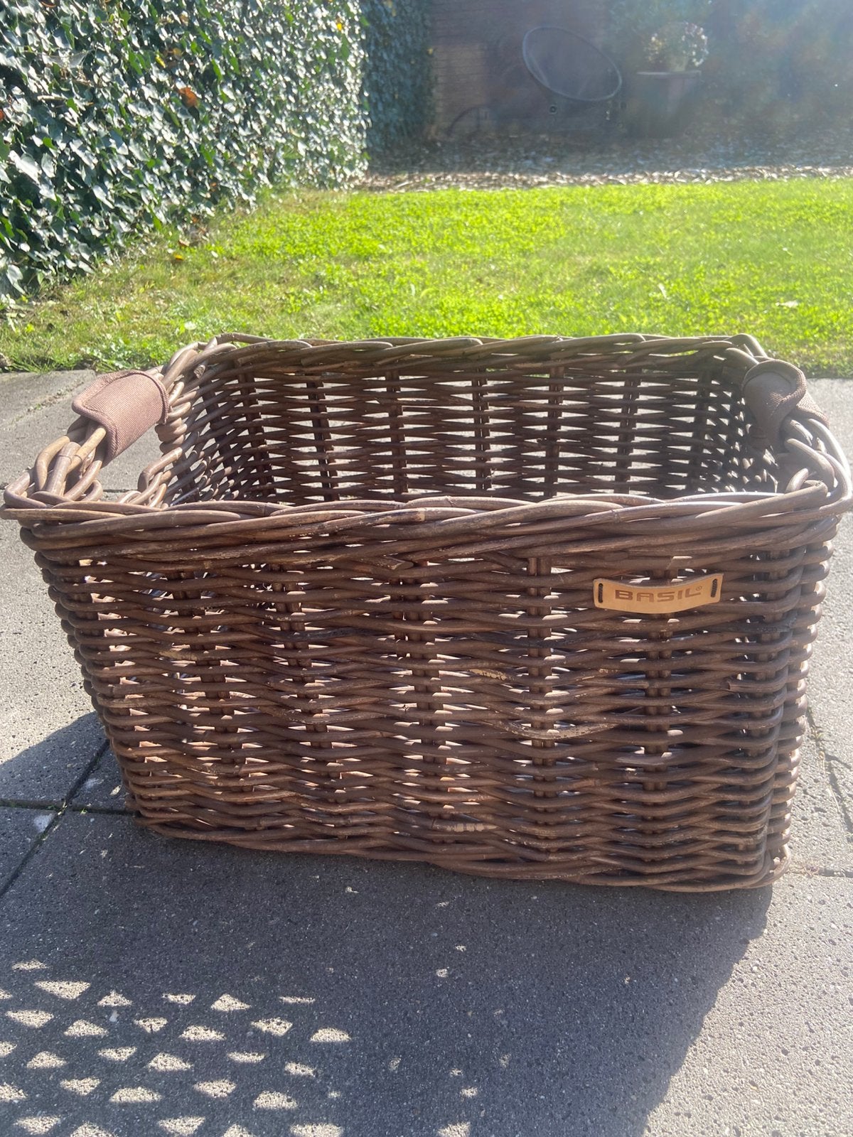 Royale fietsmand rotan / rieten bakkersmand Basil, Ophalen, Zo goed als nieuw, Fietsmand