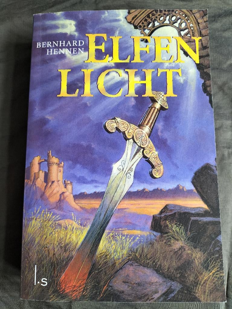 Bernhard Hennen - Elfenlicht, Boeken, Ophalen of Verzenden, Zo goed als nieuw, Bernhard Hennen