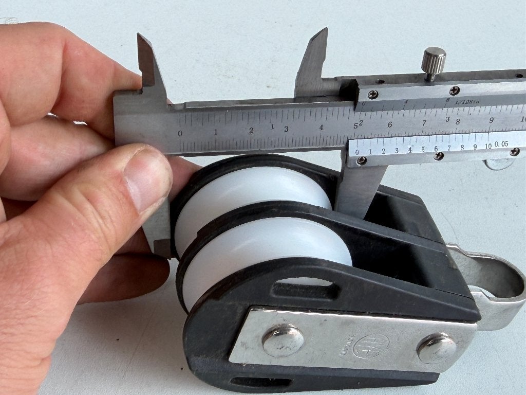 HYE 2 schijfs blok 50 mm tot 14 mm lijn met beugel, Ophalen of Verzenden, Zo goed als nieuw, Lijn of Blok