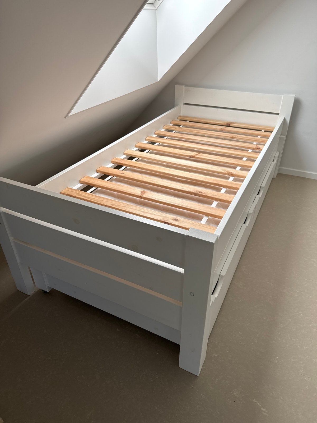 1pers bed met uitschuifbed en opberglades - whitewash hout, Huis en Inrichting, Ophalen, Verstelbaar, 90 cm, Eenpersoons