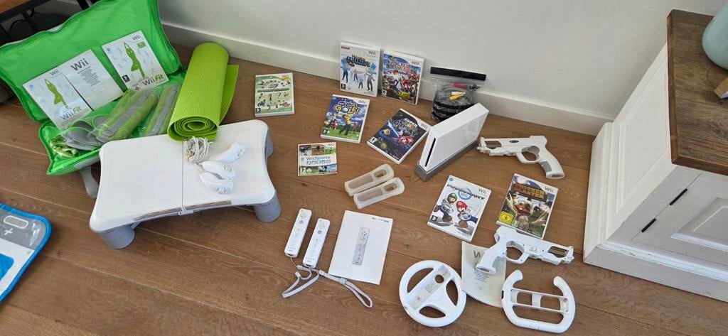Nintendo Wii Compleet Pakket met Veel Spellen en Toebehoren, Ophalen of Verzenden, Gebruikt, Met 3 controllers of meer, Met stuurtje