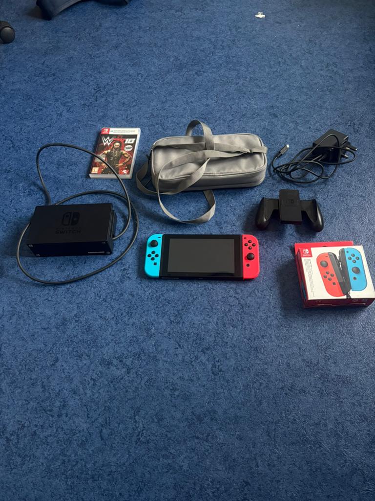 Nintendo switch + accessoires, Ophalen of Verzenden, Zo goed als nieuw, Met 2 controllers, Switch Original