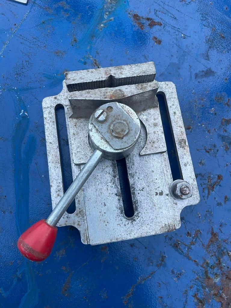 Metalen machineklem, Ophalen of Verzenden, Zo goed als nieuw