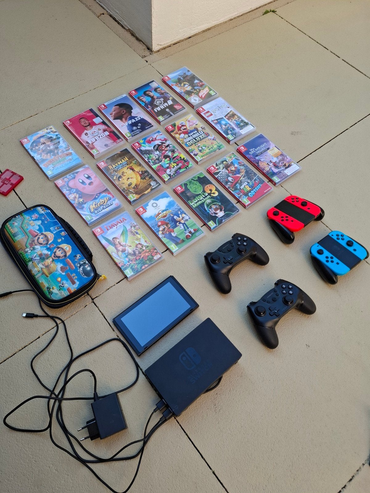 nintendo switch + 13 spellen + 4 controllers, Ophalen of Verzenden, Zo goed als nieuw, Met 2 controllers, Switch Original