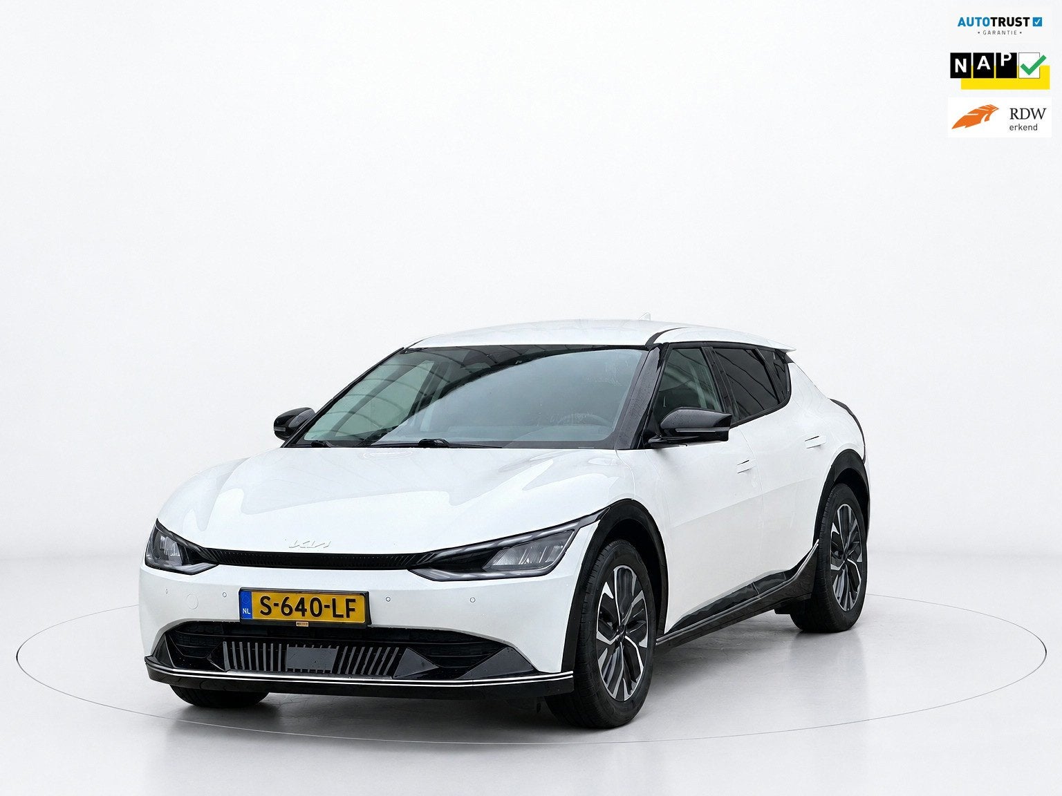 Kia EV6 Plus 77.4 kWh SOH 100% WARMTEPOMP DEALER OND, Auto's, Automaat, Achterwielaandrijving, Gebruikt, Zwart