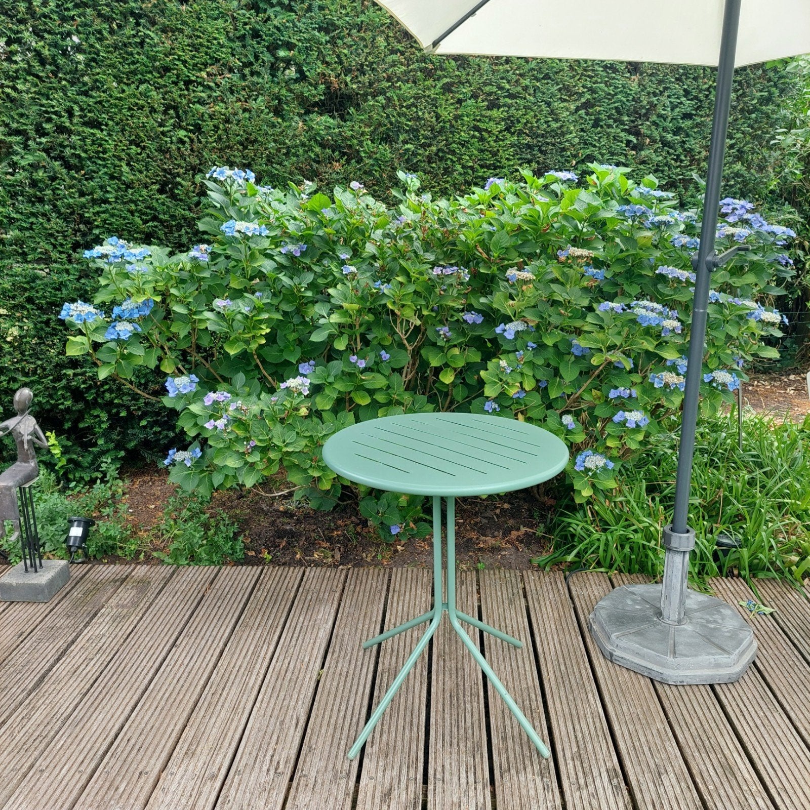 Groene metalen bistrotafel, inklapbaar, Tuin en Terras, Ophalen, Zo goed als nieuw, Rond, Metaal
