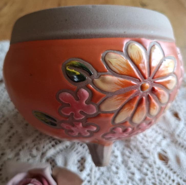 Vrolijke oranje bloempot, bloemen met 3 pootjes, Gebruikt, -, -, Rond