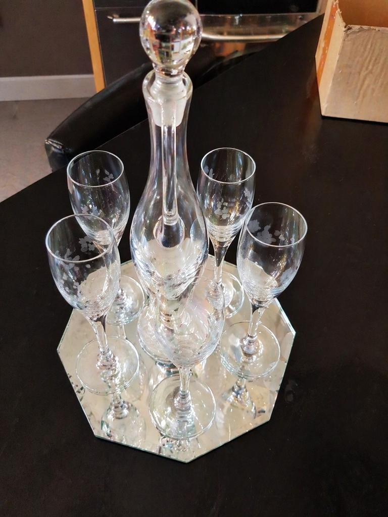 “glazen likeurset met karaf en 6 glaasjes”, Ophalen of Verzenden