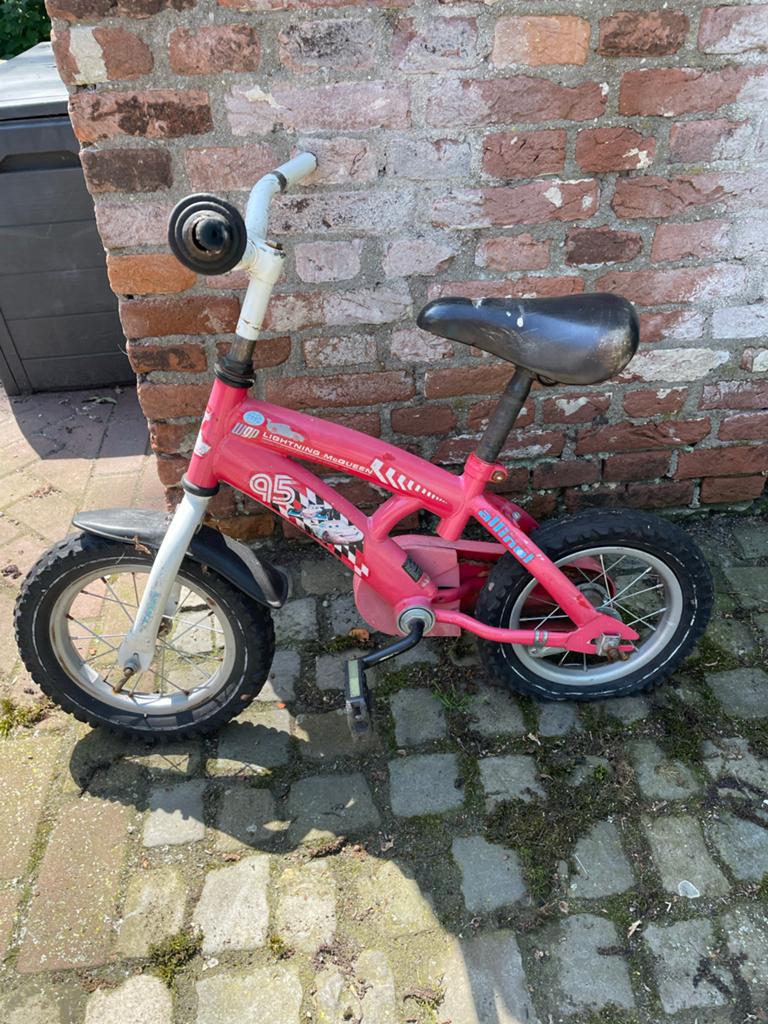 Rode kinderfietsje Cars - Gebruikt, Ophalen, Gebruikt, Velgrem, Minder dan 16 inch