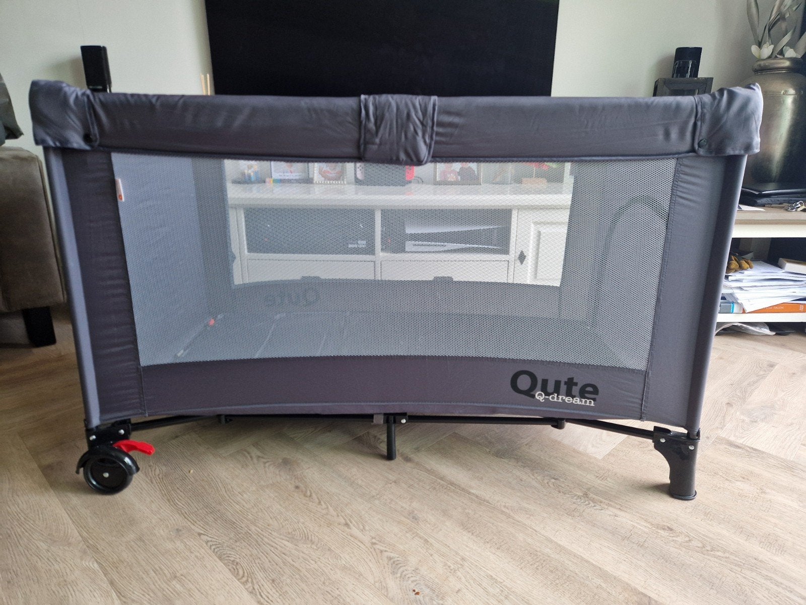 Qute Q-Dream Campingbed met baby inleg verhoger, Ophalen, Zo goed als nieuw, Reisbedje