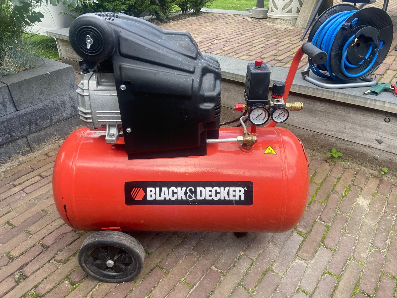Black & Decker Compressor met accessoires, Ophalen, Gebruikt, 6 tot 10 bar, 25 tot 100 liter