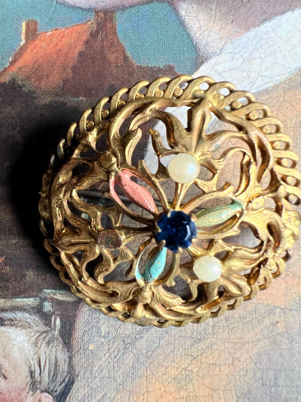 Vintage Broche Goudkleurig met Kleurrijke Details, Sieraden, Tassen en Uiterlijk, Overige materialen, 4 tot 7 cm, Gebruikt, Ophalen of Verzenden