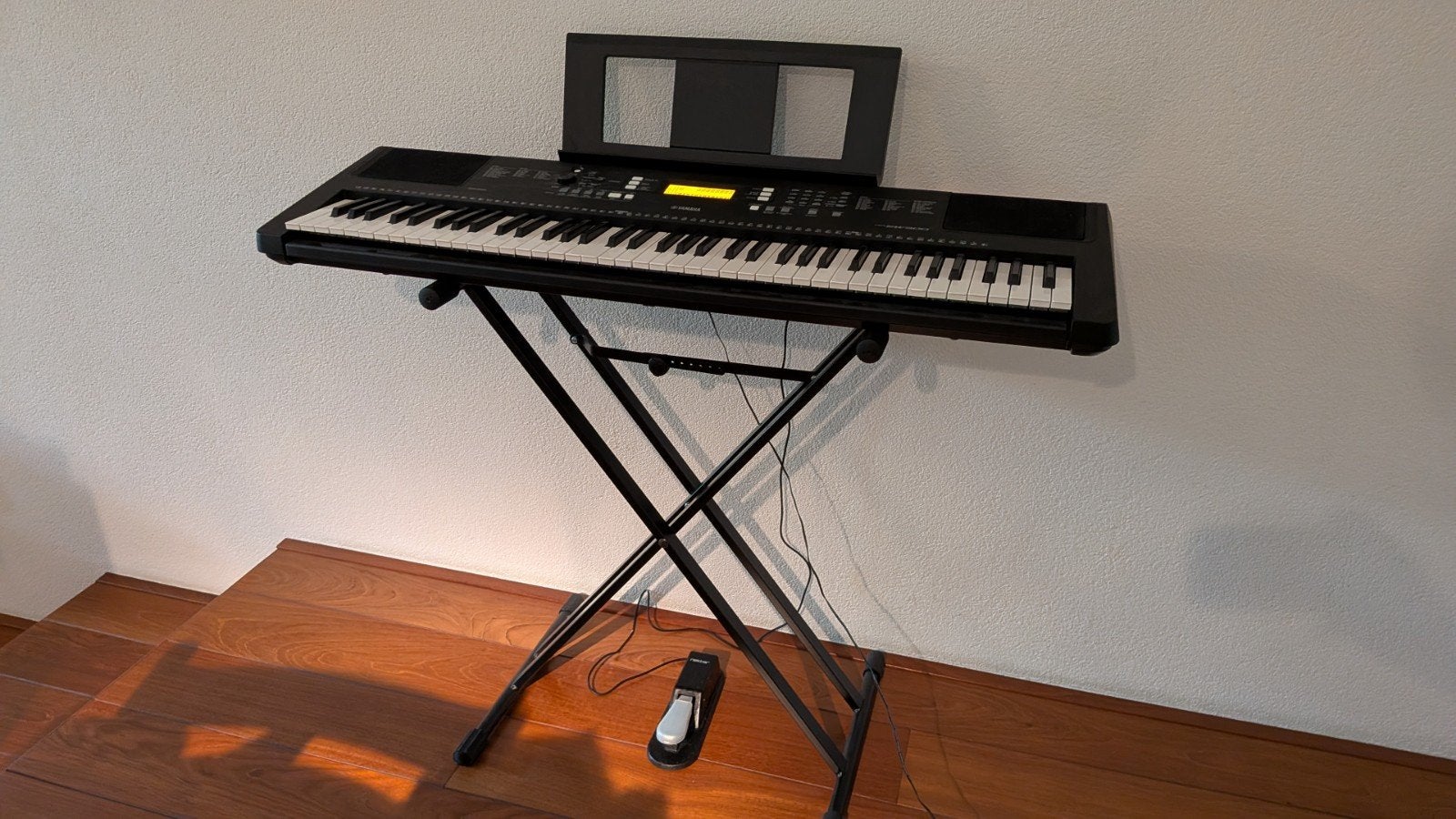 Yamaha PSR-EW300 Keyboard met standaard en pedaal, Muziek en Instrumenten, Ophalen, Yamaha, Met standaard, Zo goed als nieuw
