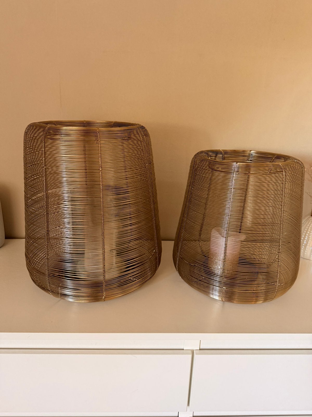 2 grote mooie windlichten brons/goudkleurig, Huis en Inrichting, Woonaccessoires | Kandelaars en Kaarsen, Ophalen, Zo goed als nieuw