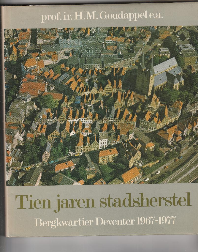 deventer- 10 jaar stadsherstel, Ophalen of Verzenden, Zo goed als nieuw