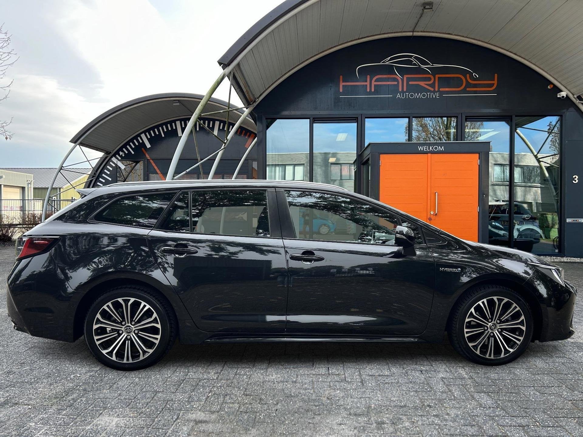 Foto 2 van Toyota Corolla Touring Sports 2.0 Hybrid Style Trekhaak 100%