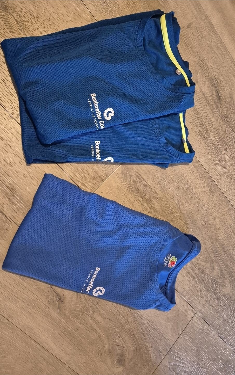 3x sportshirt Bonhoeffer College, Ophalen, Zo goed als nieuw, Blauw, Algemeen