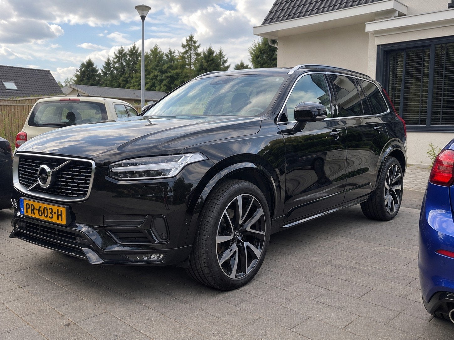 Volvo XC90 R-Design/ Bowers & Wilkins/ 360cam/Head up/Carbon, Dealer onderhouden, Zwart, 7 stoelen, Zwart