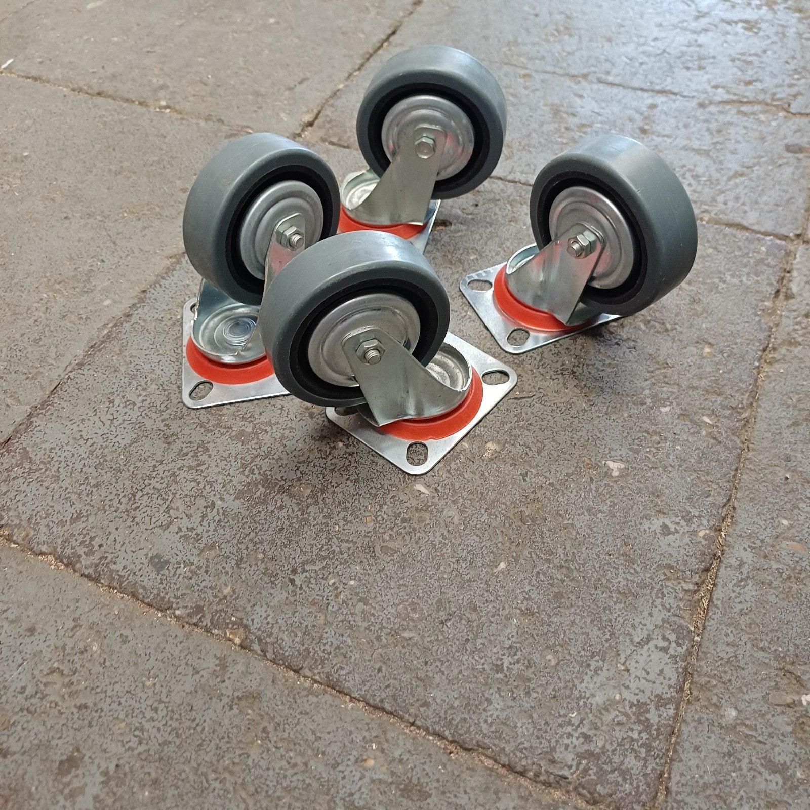Te koop 4 zwenkwielen, Ophalen
