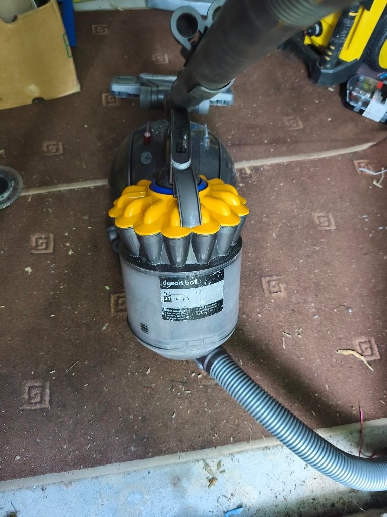 Goed werkende Dyson DC 37 Musclehead – Krachtige zakloze sto, Witgoed en Apparatuur, Stofzuigers, Ophalen of Verzenden, Zo goed als nieuw