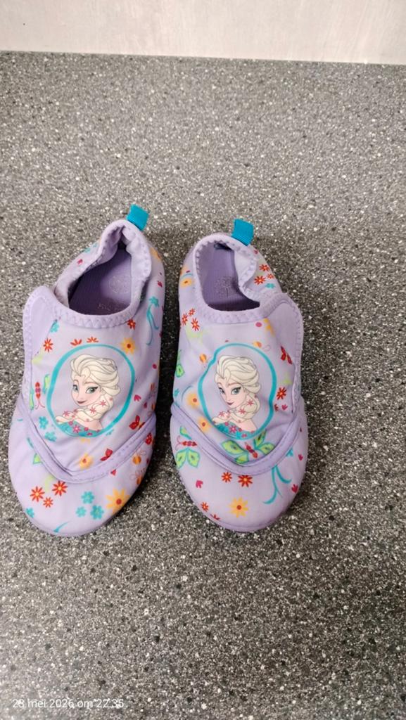 Zwemschoenen maat 30 met Elsa van Frozen, Ophalen of Verzenden, Gedragen, Paars, Overige typen