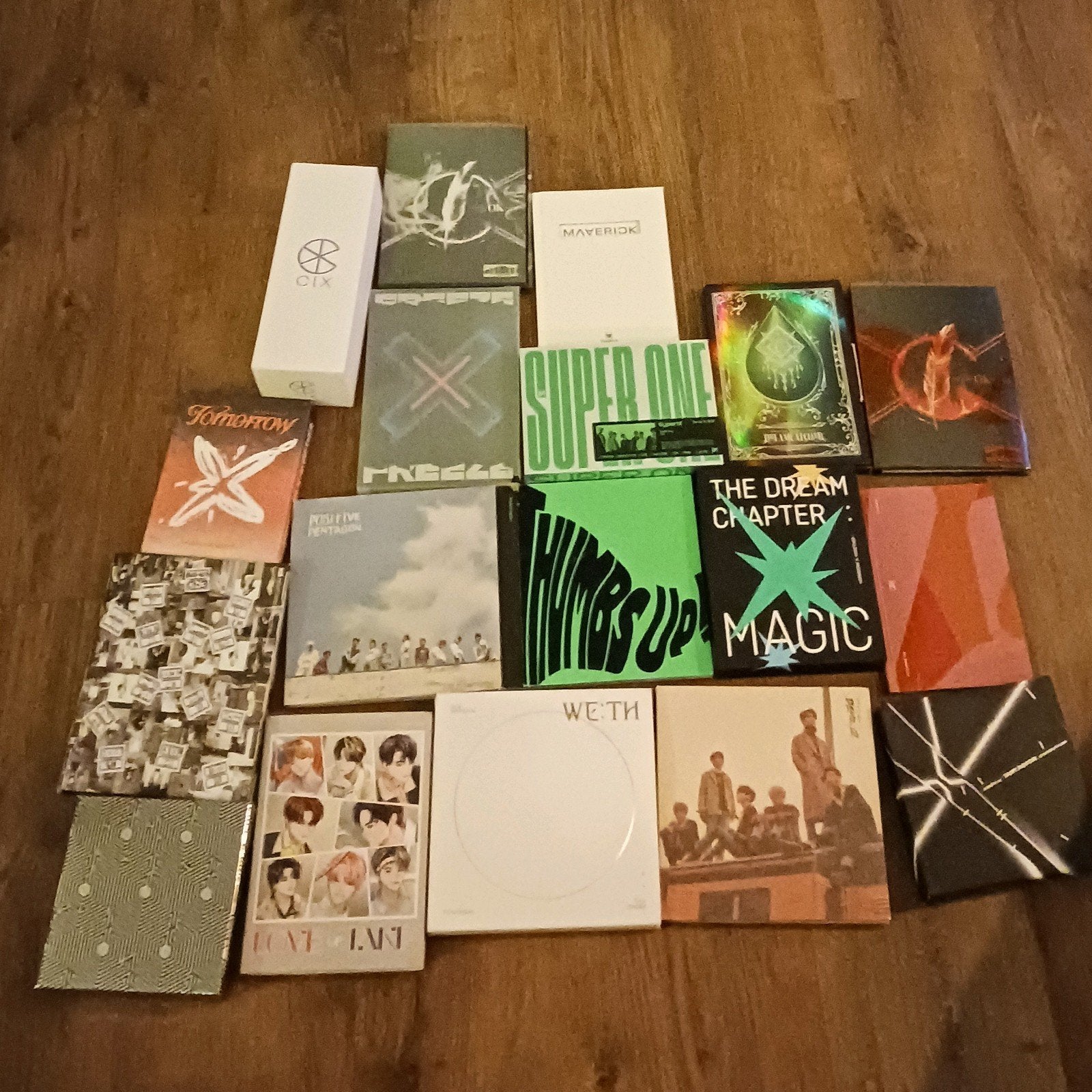 Heel veel kpop albums + lightstick, Ophalen, Gebruikt, Boxset