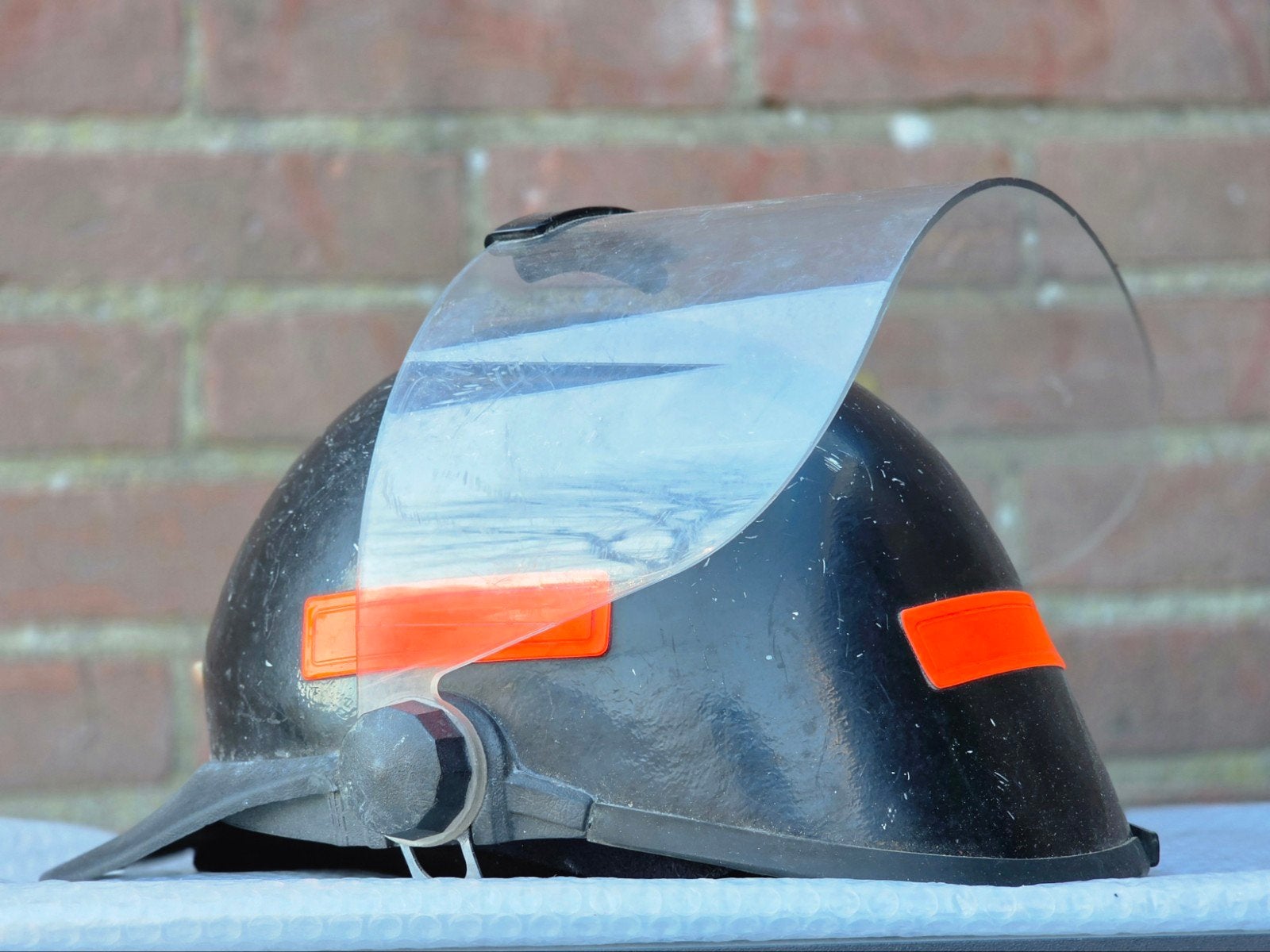 brandweerhelm brandweer Nederland, Ophalen of Verzenden, Landmacht, Nederland, Embleem of Badge