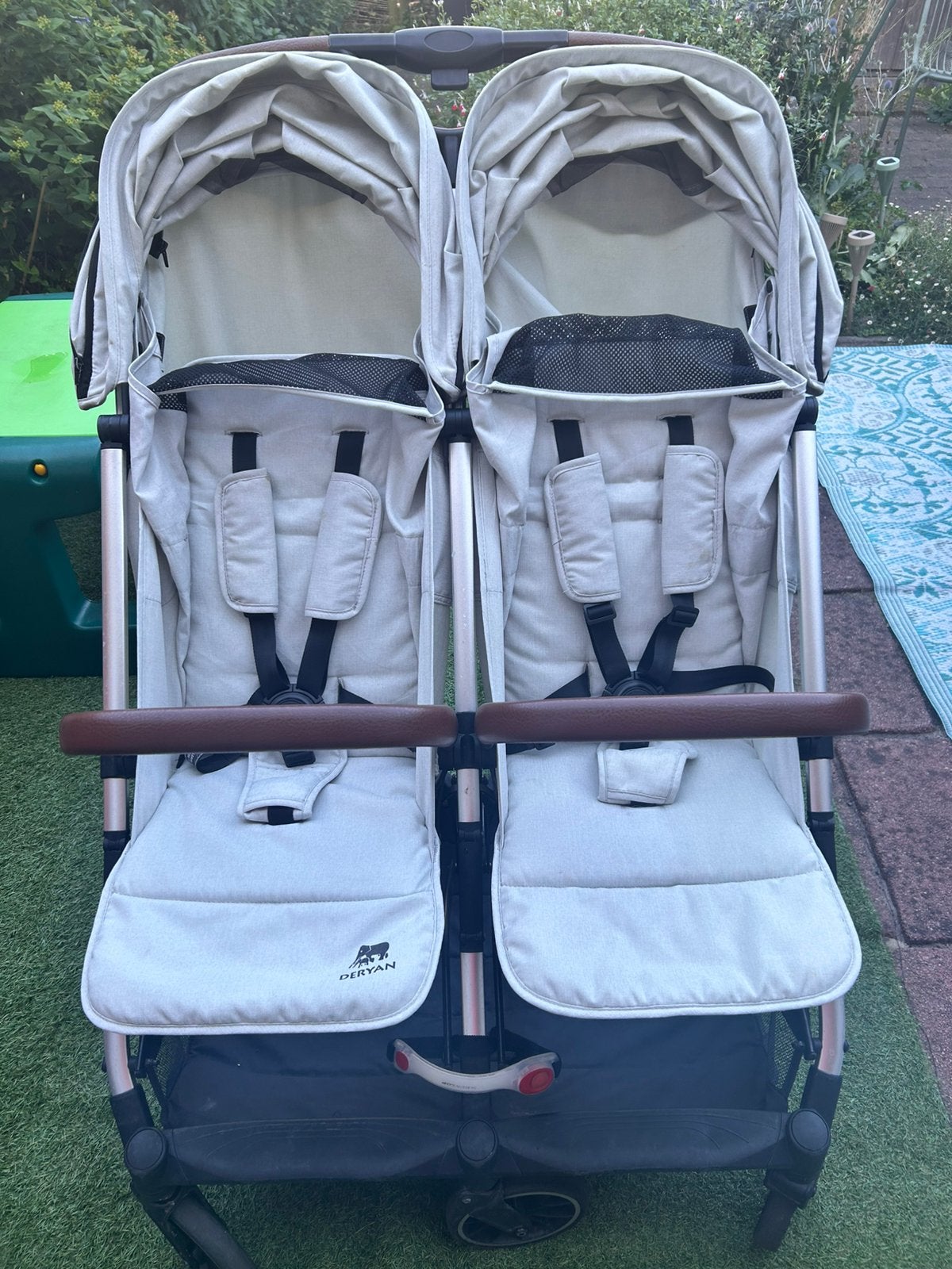 Deryan Luxe Rolo X2 Dubbele Buggy - Duo Buggy - Creme, Ophalen, Zo goed als nieuw, Regenhoes