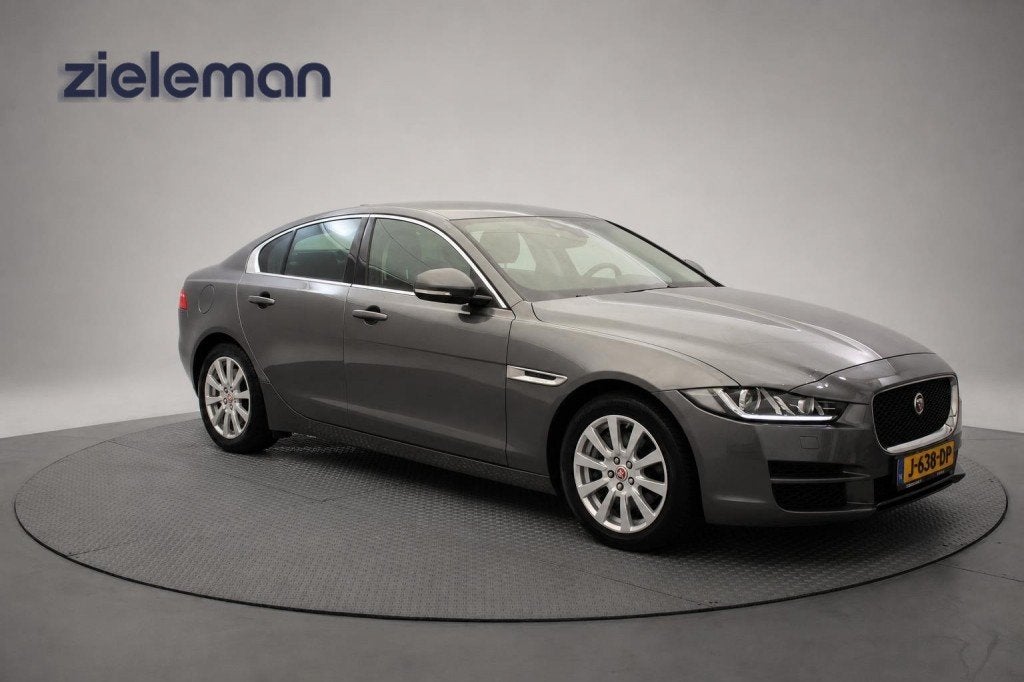 Jaguar XE Sedan 2.0t Pure Automaat - Navi, Camera, Leer, Sto, Auto's, Automaat, USB, Euro 6, 4 cilinders