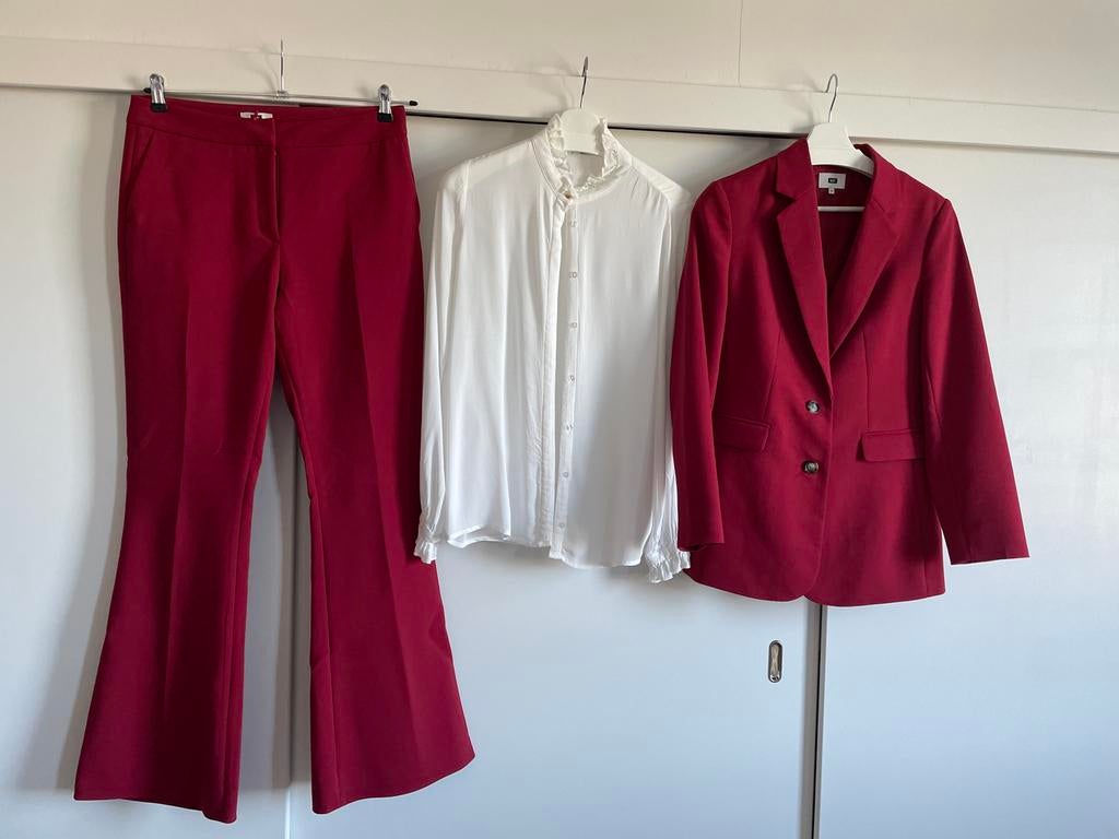 WE Damespak: Rode Blazer & Broek met Witte Blouse, Ophalen of Verzenden, Zo goed als nieuw, Maat 36 (S), Lang