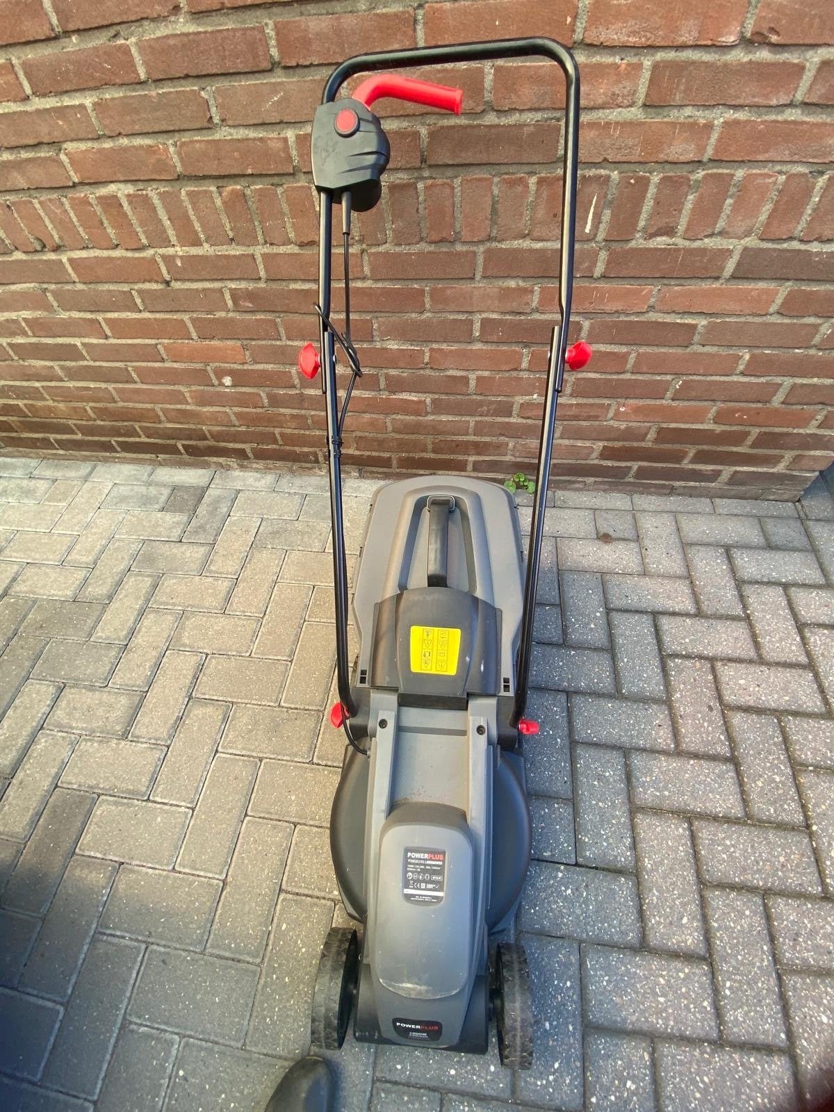 Powerplus elektrische grasmaaier - Zo goed als nieuw, Cirkelmaaier, Elektrische grasmaaier, Ophalen of Verzenden, Zo goed als nieuw