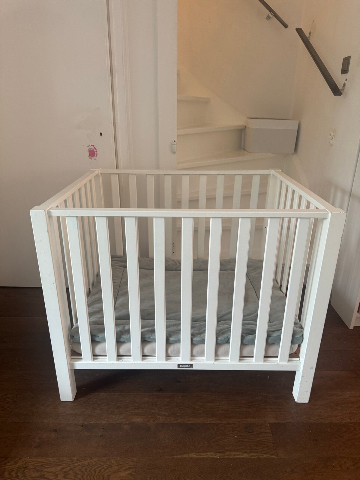 Bopita Witte houten box met verstelbare bodem, Kinderen en Baby's, Ophalen, Gebruikt, Vierkant, In hoogte verstelbaar