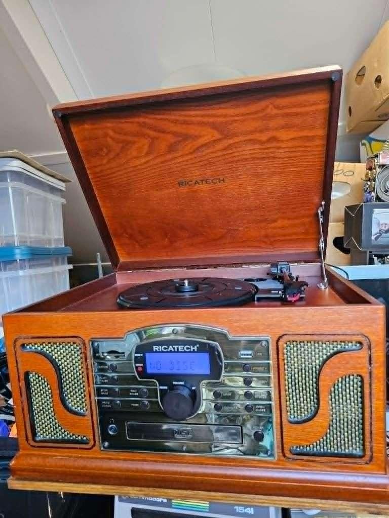 Ricatech Vintage look Platen speler, Ophalen of Verzenden, Zo goed als nieuw, Radio, Met cd-speler