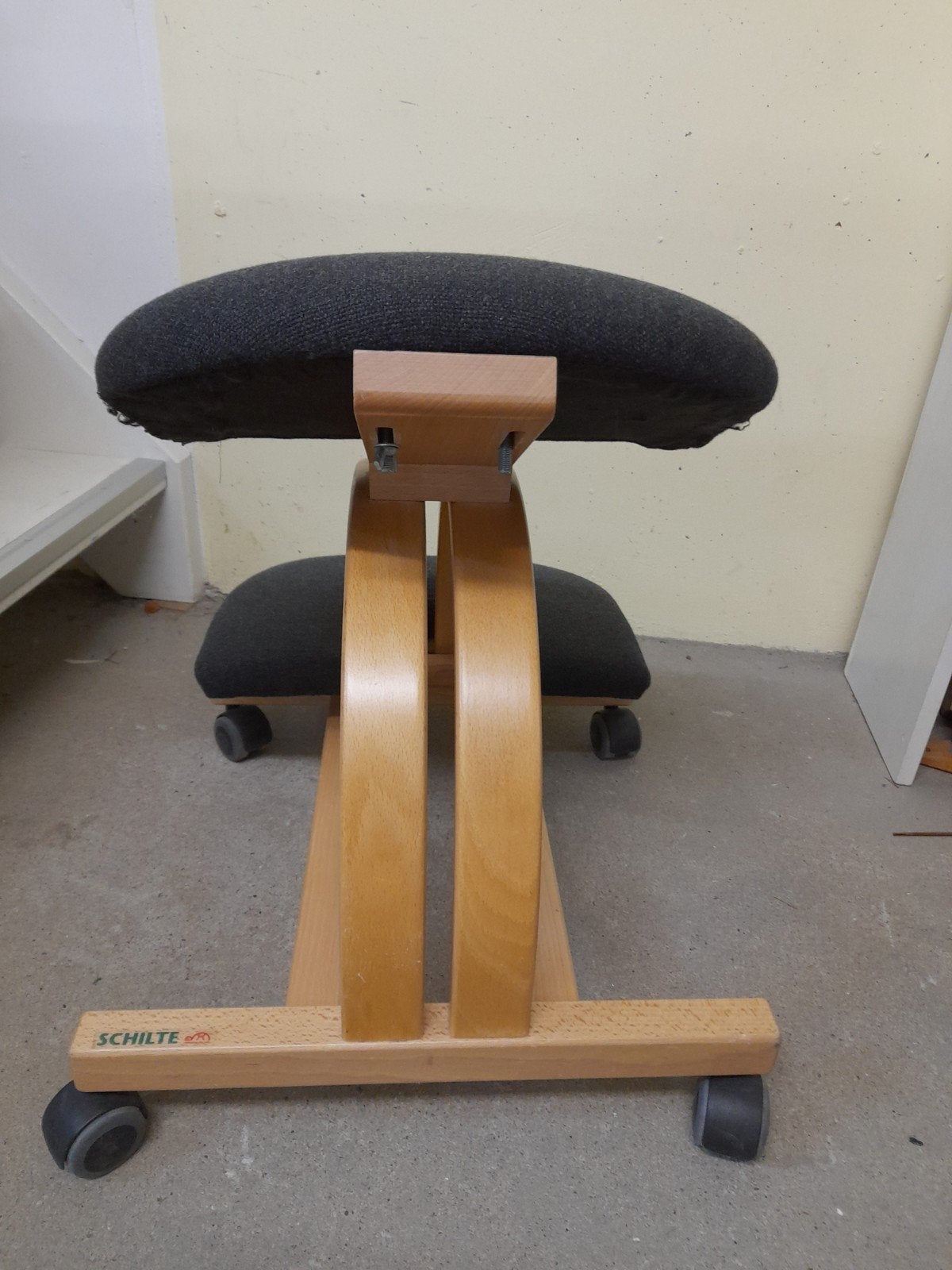 Ergonomische kniestoel, Huis en Inrichting, Ophalen, Ergonomisch, Gebruikt, Zwart