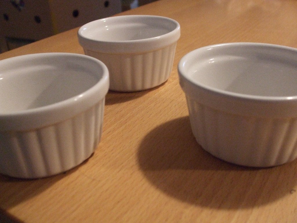 Te koop set van 3 schaaltjes.(z.g.a.n.)., Ophalen of Verzenden, Aardewerk, Overige stijlen, Schaal of Schalen