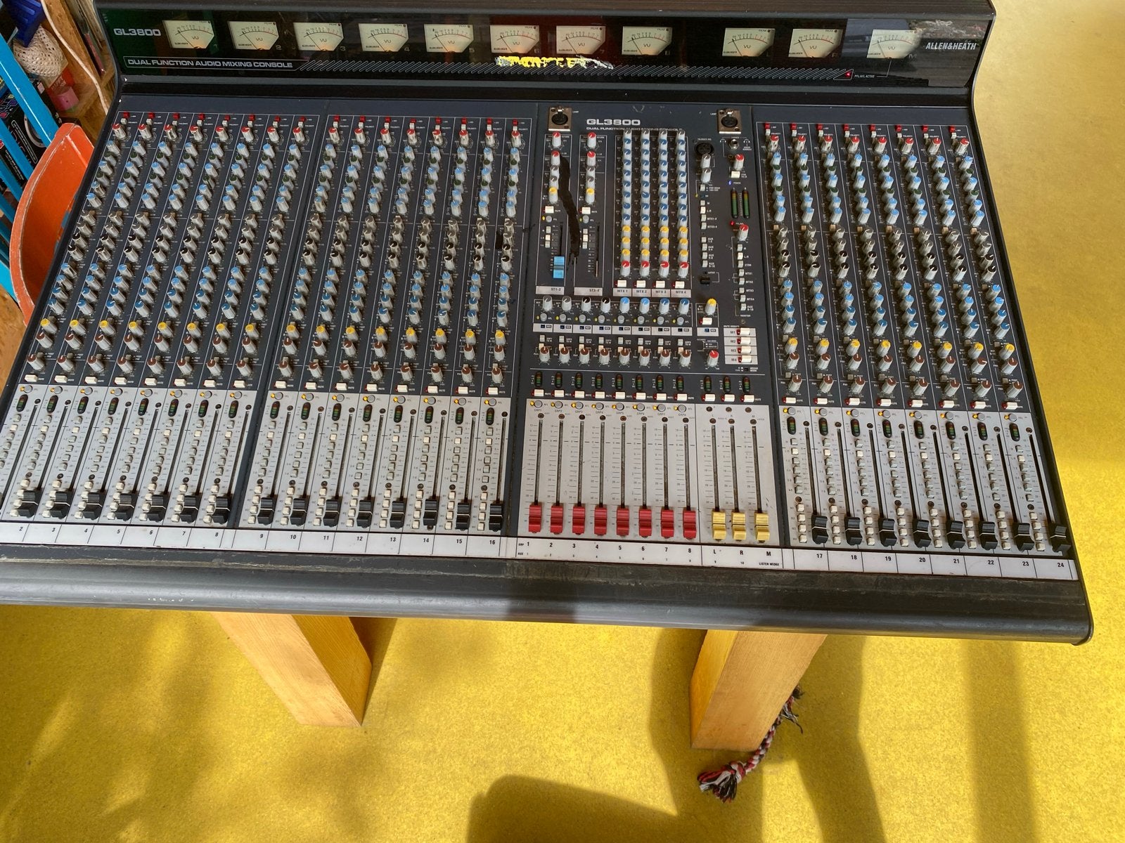 Allen & Heath GL3800 Mengpaneel - 24 kanalen, Ophalen, Gebruikt, 20 kanalen of meer, Microfooningang