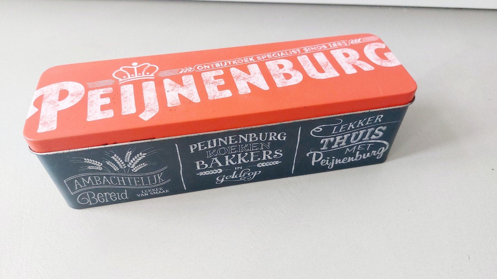 Peijnenburg Ontbijtkoekblik - Specialist sinds 1883, Verzamelen, Ophalen of Verzenden, Gebruikt, Overige