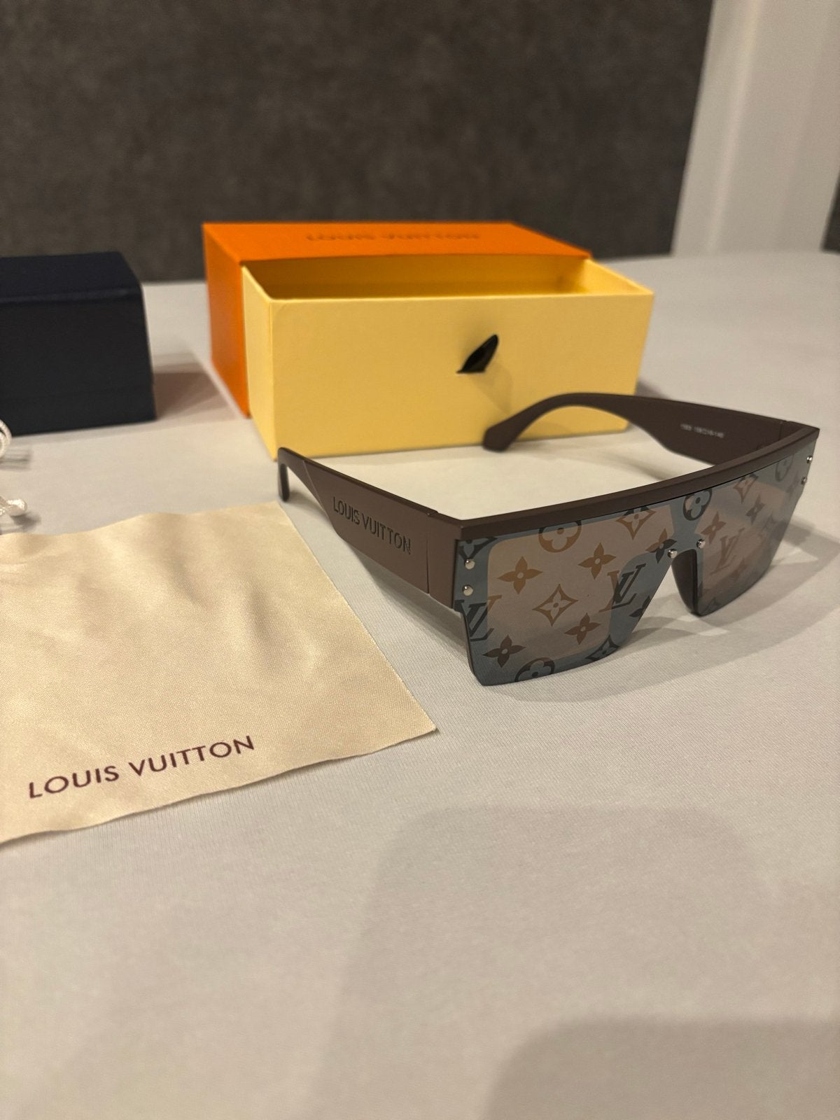 Louis Vuitton Zonnebril - Bruin met Monogram, Overige merken, Zonnebril, Bruin, Verzenden