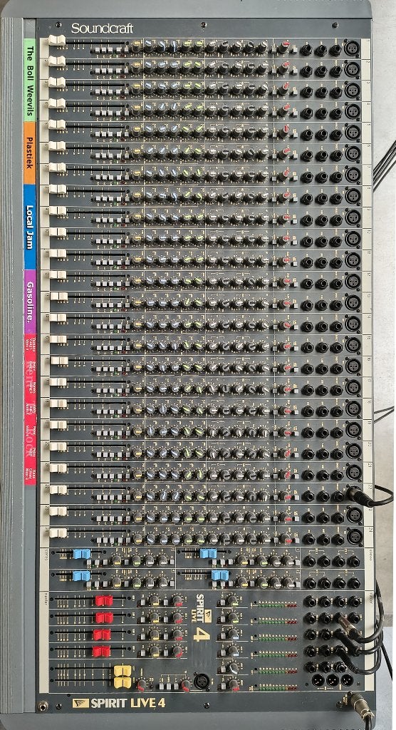 Soundcraft Spirit Live 4 – 24-kanaals mixer + flightcase., Ophalen, Gebruikt, 20 kanalen of meer, Microfooningang