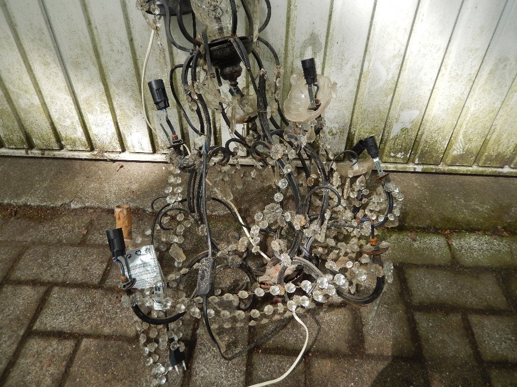 Oude kroon luchter met glazen kralen, Huis en Inrichting, Ophalen, Gebruikt, Vintage, Antiek, E14 (klein)