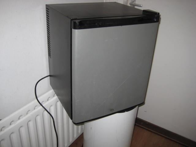 mini koelkastje, Witgoed en Apparatuur, Ophalen, Gebruikt, Minder dan 45 cm, Met aparte vriezer